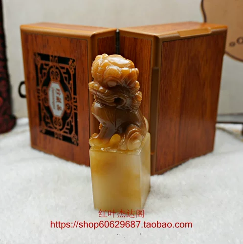 Натуральный Синьцзян Золотой шелковый нефритовый льв нефритово -печать Jade Seal Синьцзян Золотая шелковая нефритовая печать Золотое шелковое нефритовое печать Золото и каменное