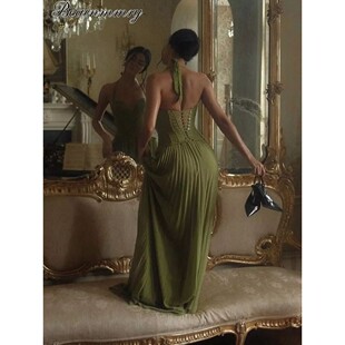 chest 挂脖低领露胸褶皱连衣裙Hanging revealing and dress neck