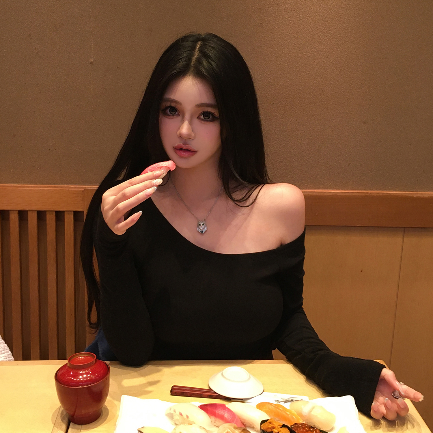 viola【野系美人】升级磨毛面料!辣妹设计感显瘦斜肩针织打底衫女