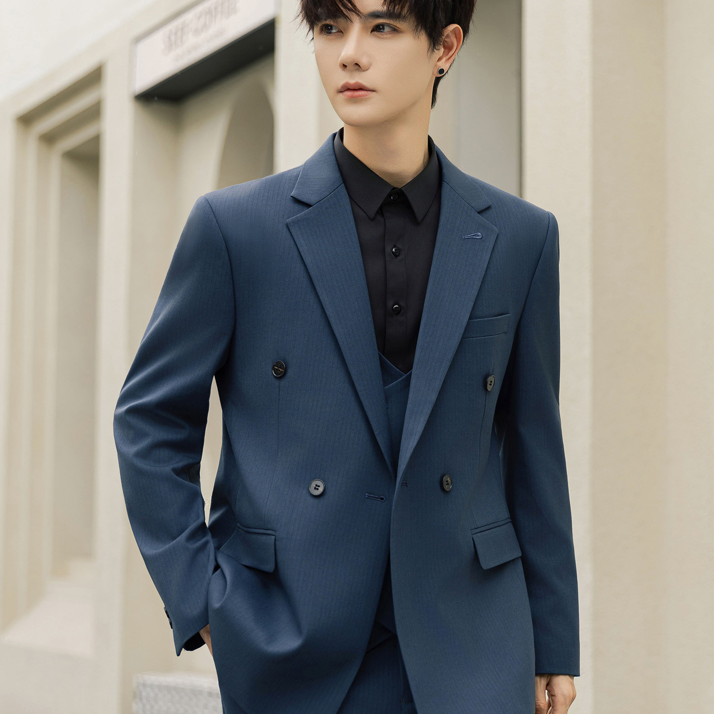 休闲西装男士套装新郎结婚礼服三件套高级商务正装浅蓝色修身西服