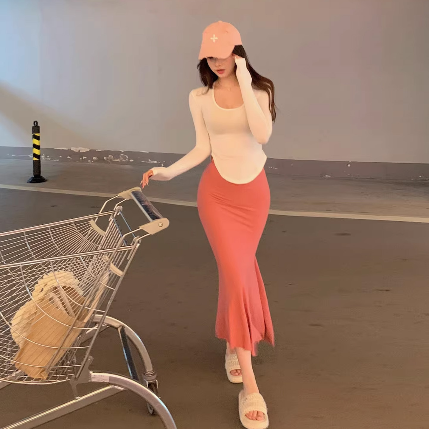 性感大U领收腰修身长袖T恤女