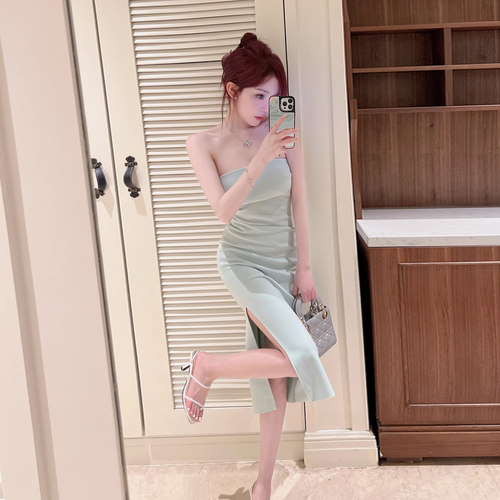 辣妹显身材开叉修身抹胸连衣裙