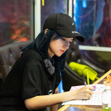 XOTIC官方 HAPPY帽檐刺绣硬顶鸭舌帽人字棉秋冬小众弯檐杨紫同款