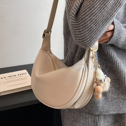 娜达丽亚时尚饺子包百搭女包
