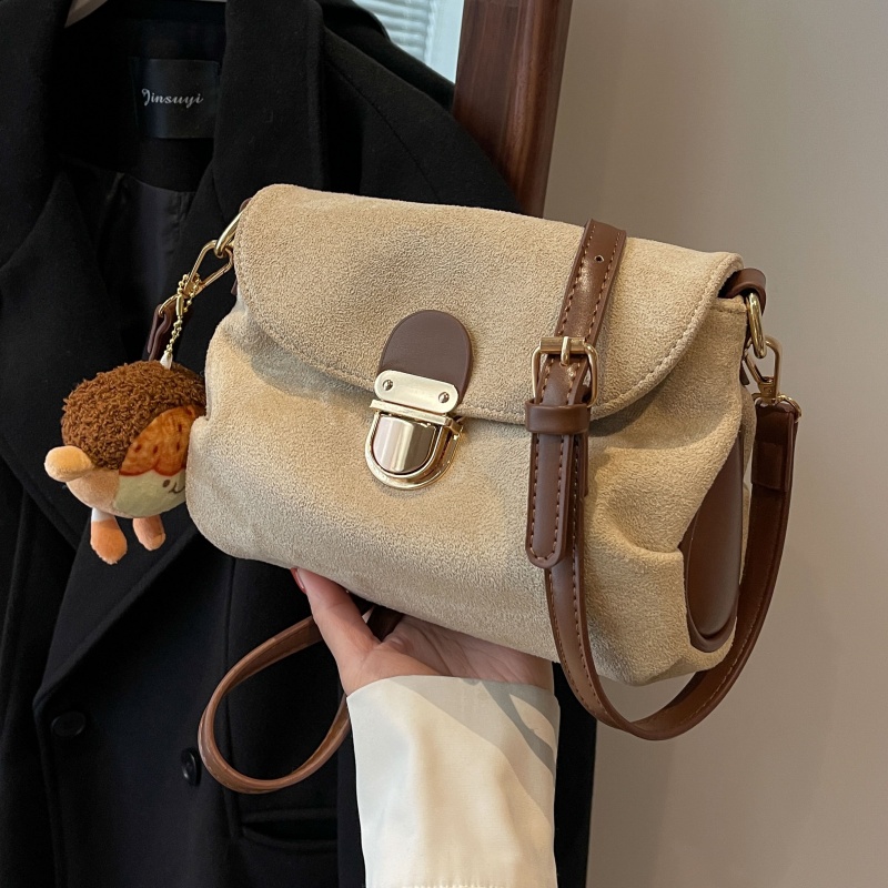高级感复古撞色单肩腋下包包女2025新款潮秋冬百搭超火绒面斜挎包