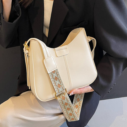 高级质感时尚百搭斜挎水桶包