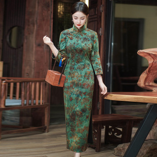 2025新款 长袖 秋季 妈妈装 高级感 古法中式 日常可穿大码 植绒旗袍长款
