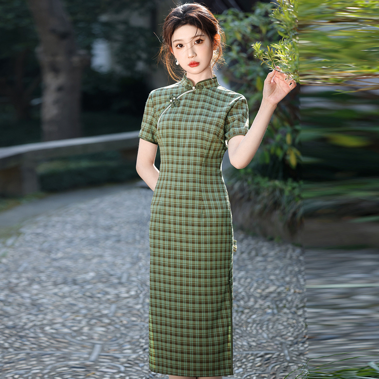 文艺复古绿色格子旗袍2025新款夏季新中式年轻小个子改良式中国风