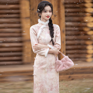 鎏金银珠缎新中式旗袍年轻款秋冬款加绒加厚轻奢高级感长袖连衣裙