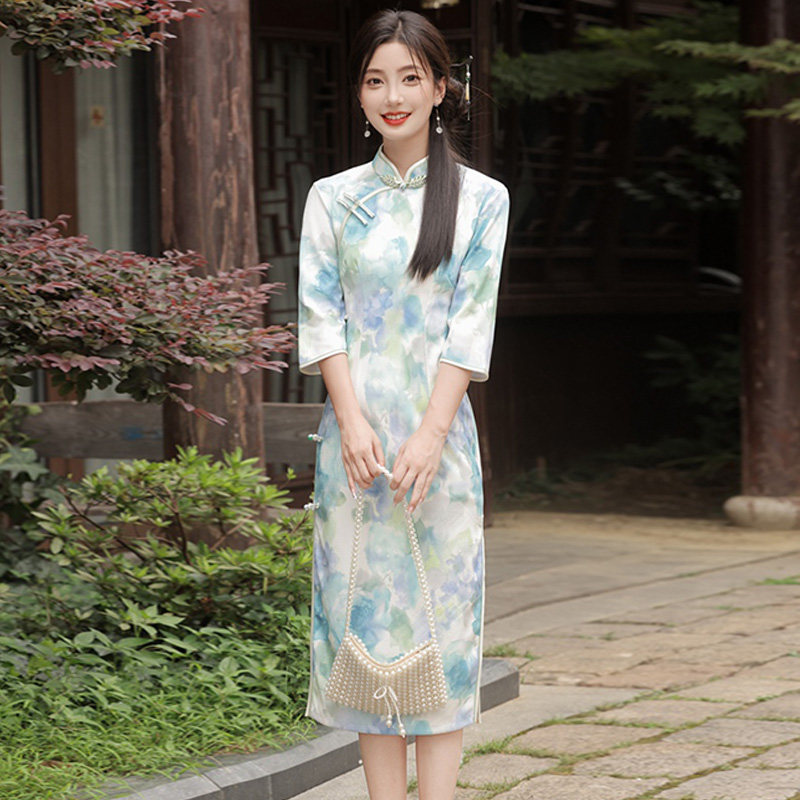 现代时尚改良水波缎旗袍2025新款秋季年轻款少女轻复古日常可穿的