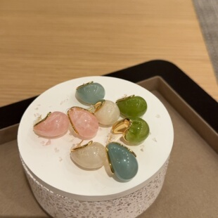 ES182 糖豆耳钉 Zwinnie 詹维尼