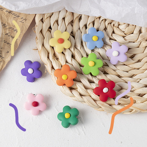 泫雅花朵陶土耳环