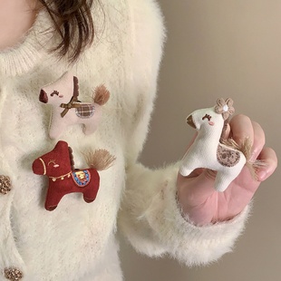 马年开运!可爱毛绒布艺红色小马胸针女大衣毛衣装饰别针新年配饰