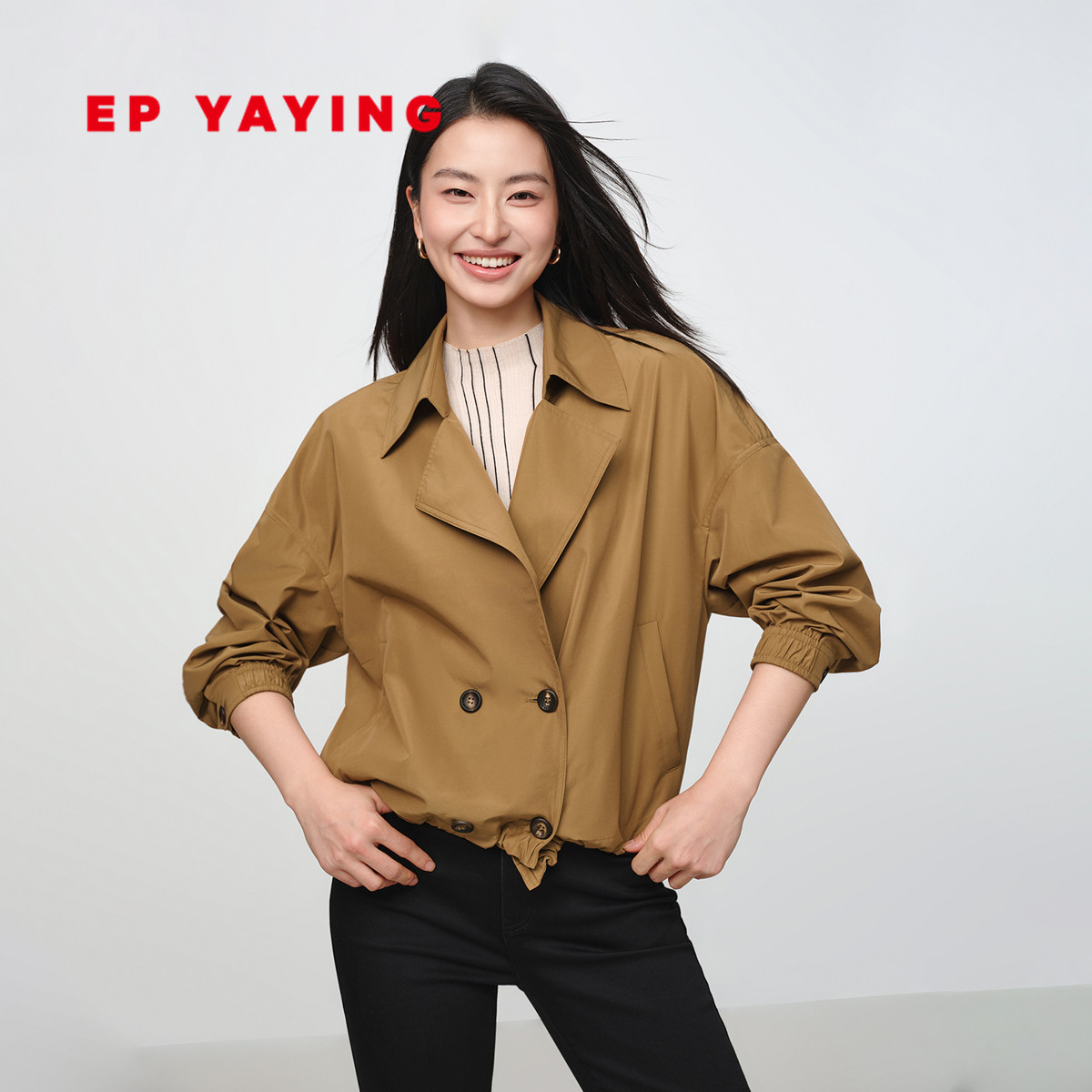 雅莹短款双排扣咖啡色风衣外套