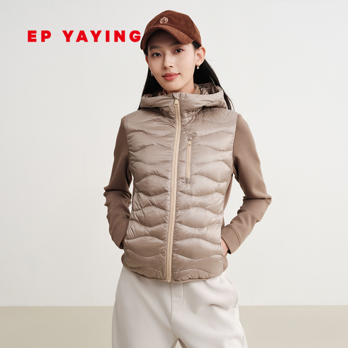 雅莹25冬装新款云感90绒羽绒服