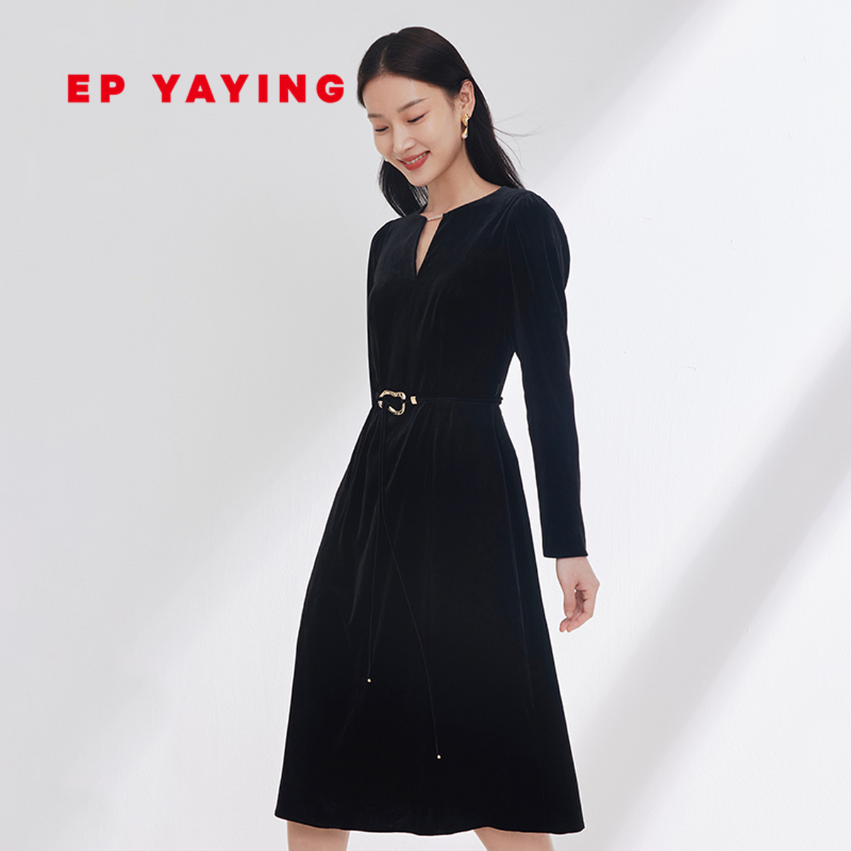 雅莹气质丝绒小黑裙礼服连衣裙