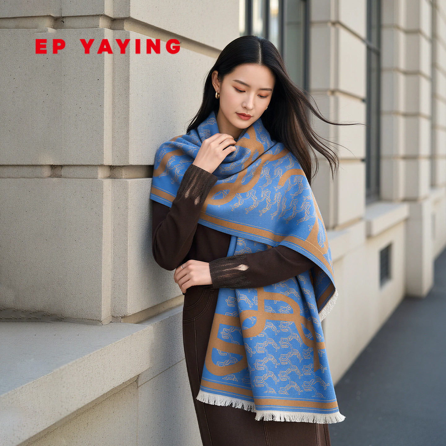 雅莹双面真丝拉绒撞色宽幅围巾