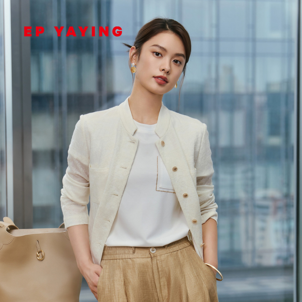 雅莹羊毛立领通勤白色短西装外套