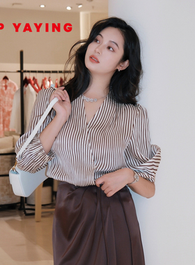 EP雅莹2025秋冬新款女装 薄款设计感v领条纹通勤衬衫上衣2328B
