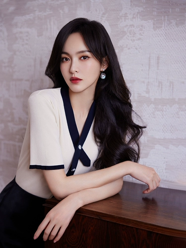 [Tang Yan] Ep Yaying Women's Black и White Contrasting V -neck Short -sleed Sweater 2024 Summer New Model 9533A