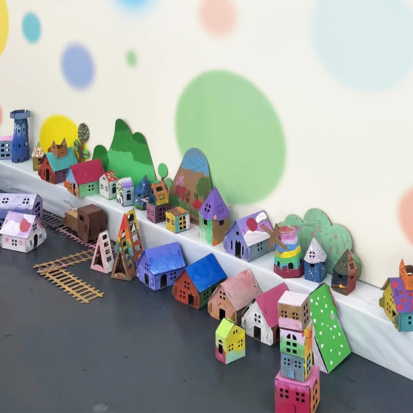 幼儿园半成品空中吊饰建构区辅助材料大班手工纸箱房子硬纸板区域