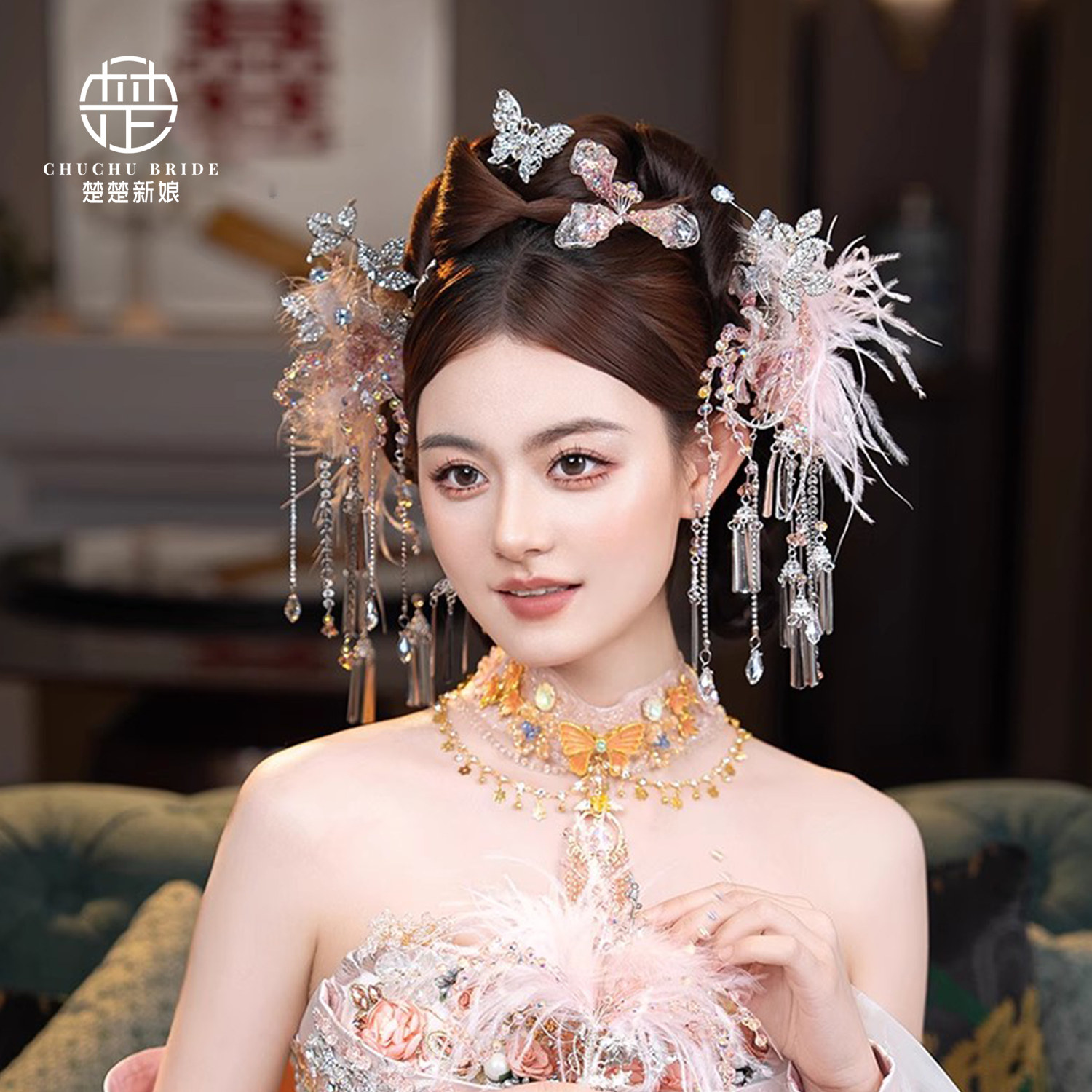 2025新款甜美减龄新娘粉色羽毛发夹新款韩式超仙发饰结婚晨袍婚饰