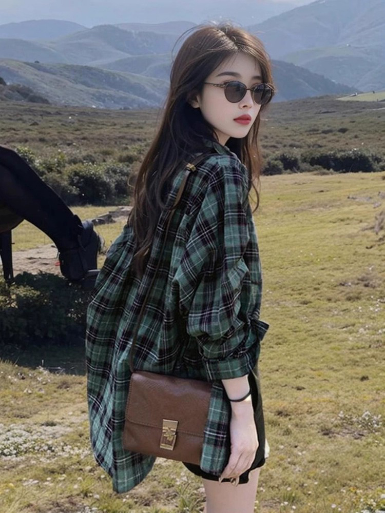 绿色格子衬衫女装早秋氛围感穿搭中长款吊带外搭衬衣开衫防晒外套