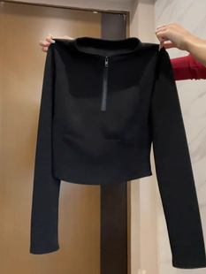 半拉炼黑色短款长袖T恤女秋季辣妹打底工装裤搭配的上衣女酷飒风