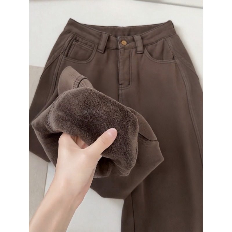 美拉德棕色裤子直筒加绒牛仔裤女款大码弯刀裤胖mm宽松显瘦阔腿裤