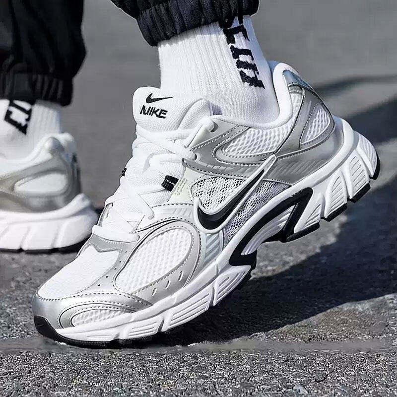 NIKE/耐克男鞋V5RNR休闲跑步鞋