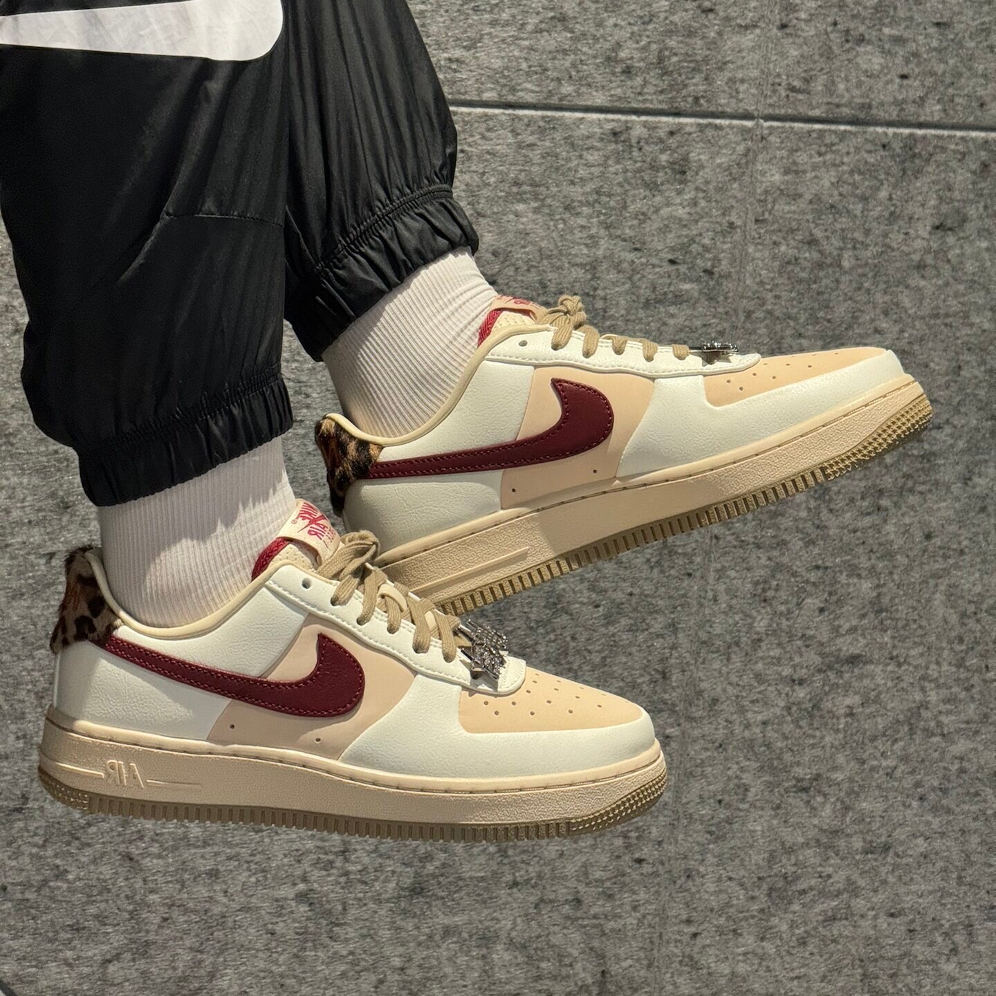 专柜正品Nike耐克Air ForceAF1空军一号粉白红休闲板鞋IM7510-262