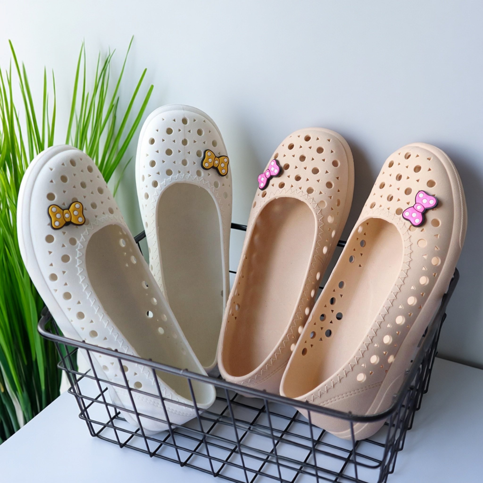 潮世纪越南进口凉鞋女上班不累脚夏外穿时尚高级感进口乳胶洞洞鞋