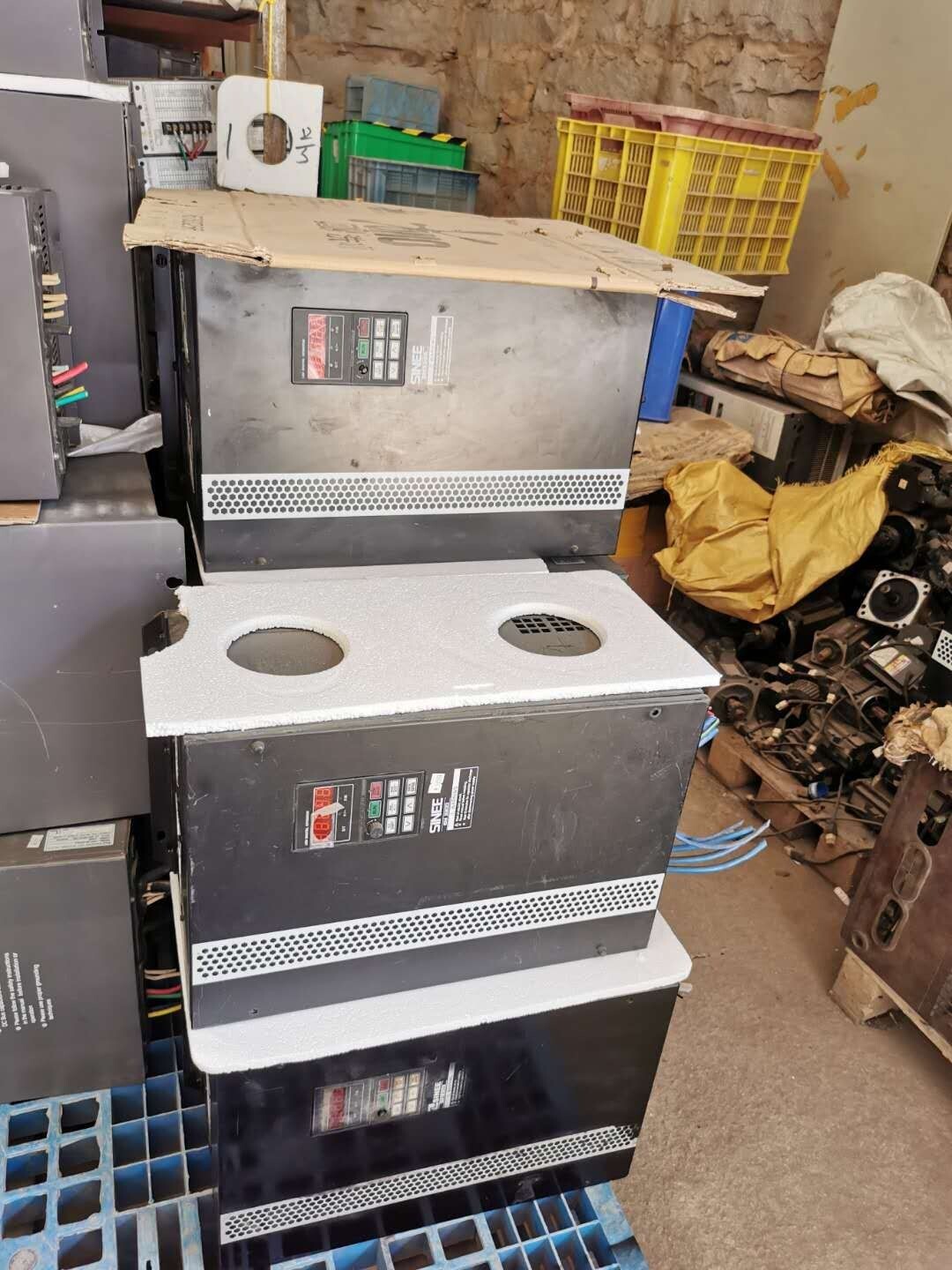 议价(议价)正弦变频器EM330A-037-3A分别型号 实物图塔梯用议价