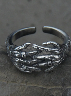 双手交叉时尚街拍酷帅高街帝指环