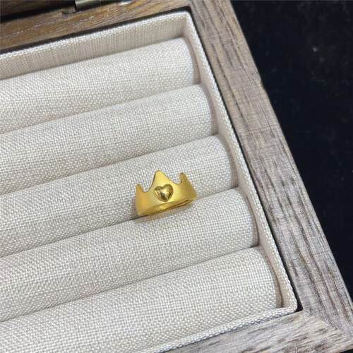 小众爱心设计皇冠宝宝戒指时尚金色气质百搭婴儿百天高级周岁礼物