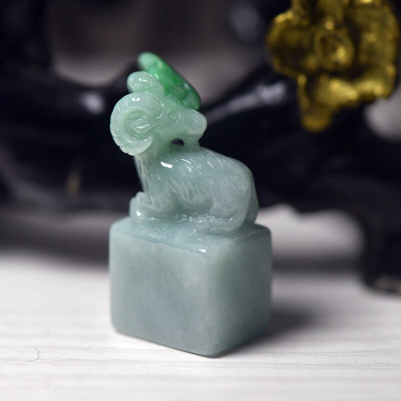 翠绿色缅甸天然翡翠A货玉石羊印章摆件生肖羊玉器小摆带证书