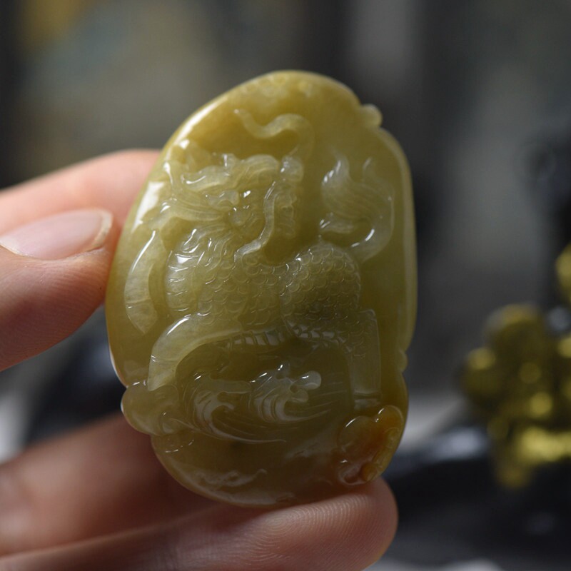 翡翠玉石黄翡麒麟牌 缅甸玉器珠宝首饰吊坠 工厂直销保真送证书