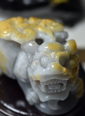 缅甸翡翠A货貔貅摆件带证书