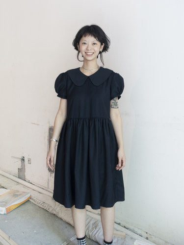 娃娃领复古泡泡袖宽松连衣裙