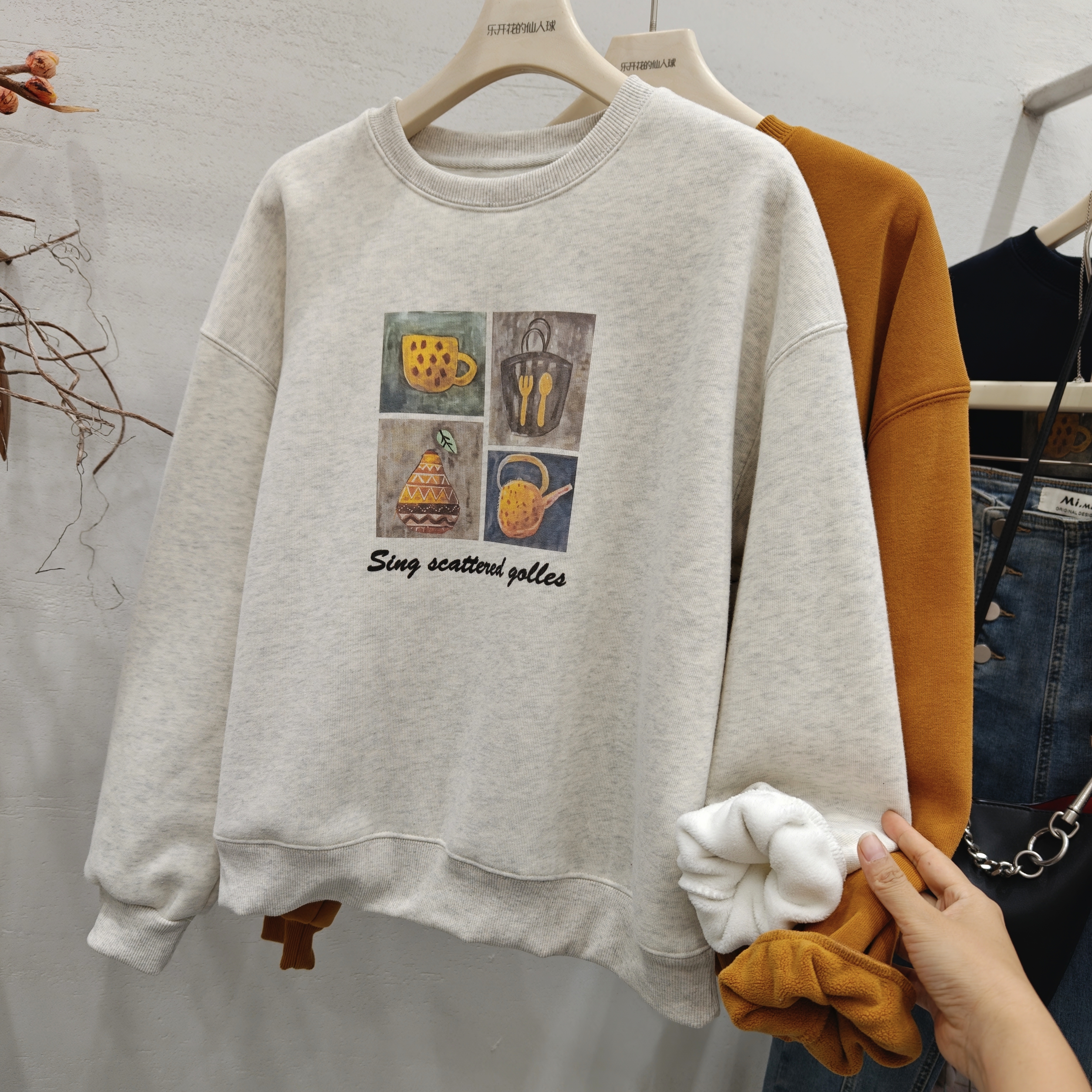 印花宽松加绒圆领长袖卫衣女