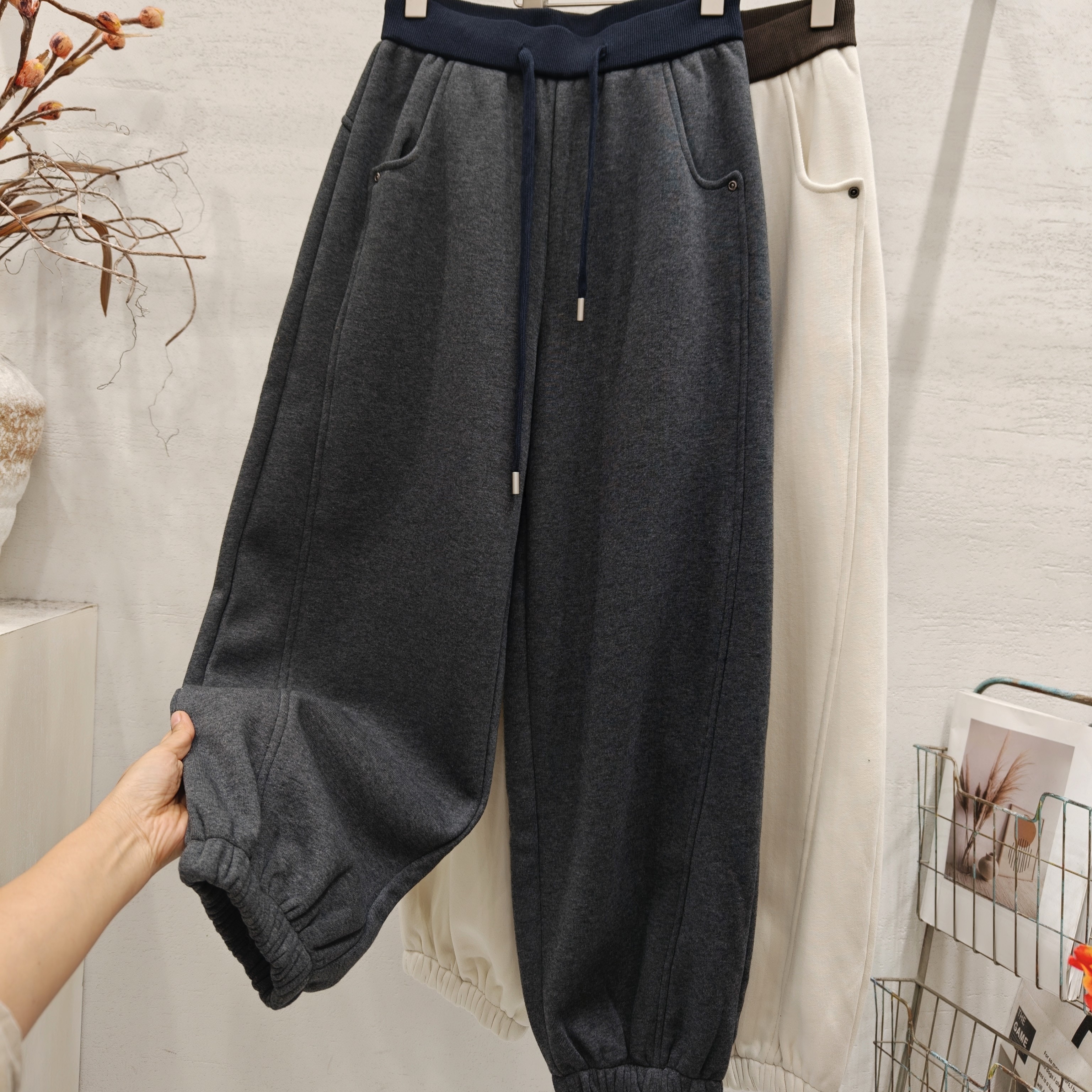 欧货高端加绒加厚休闲裤女2025冬宽松季显瘦松紧高腰哈伦运动卫裤