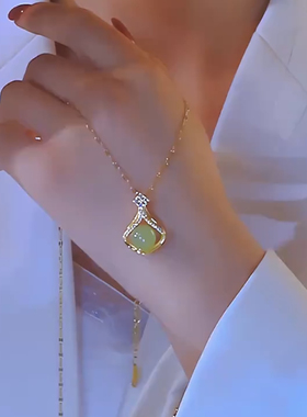 钛钢项链不掉色绿色花苞珠珠吊坠高级感轻奢小众气质轻奢锁骨链女