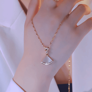 钛钢项链不掉色轻奢气质扇形小裙子项链女锁骨链小众设计感饰品