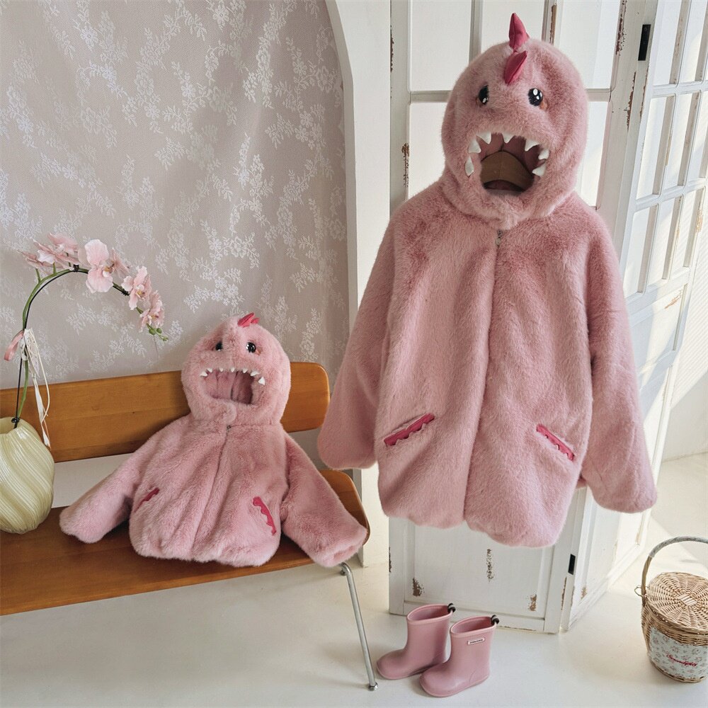 2025新款恩佐熊儿童冬款外套高定款连帽加绒加厚大尾龙毛毛外