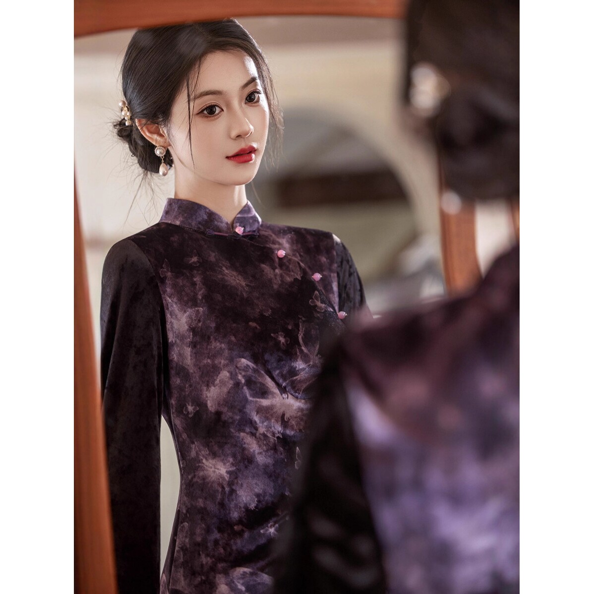 2026新款国风新中式气质黑色丝绒蝴蝶长袖旗袍日常显瘦紫色少女长