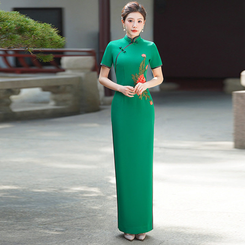 2026新款复古绿色旗袍女大码年轻款妈妈走秀修身显瘦演出中国风高