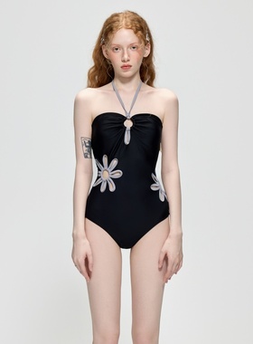 泳衣女性感镂空挂脖连体三角小胸聚拢遮肚显瘦保守度假沙滩游泳装