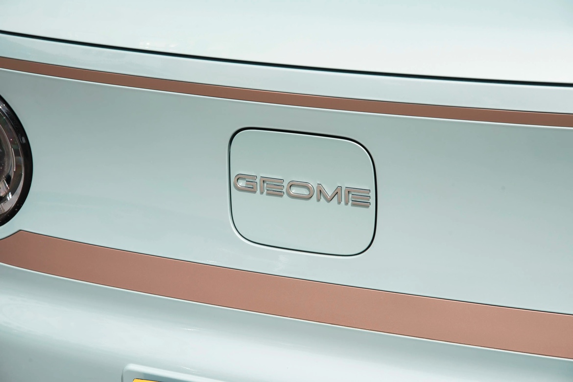 吉利熊猫mini电动汽车充电口后盖字母标银色GEOME原车厂不锈