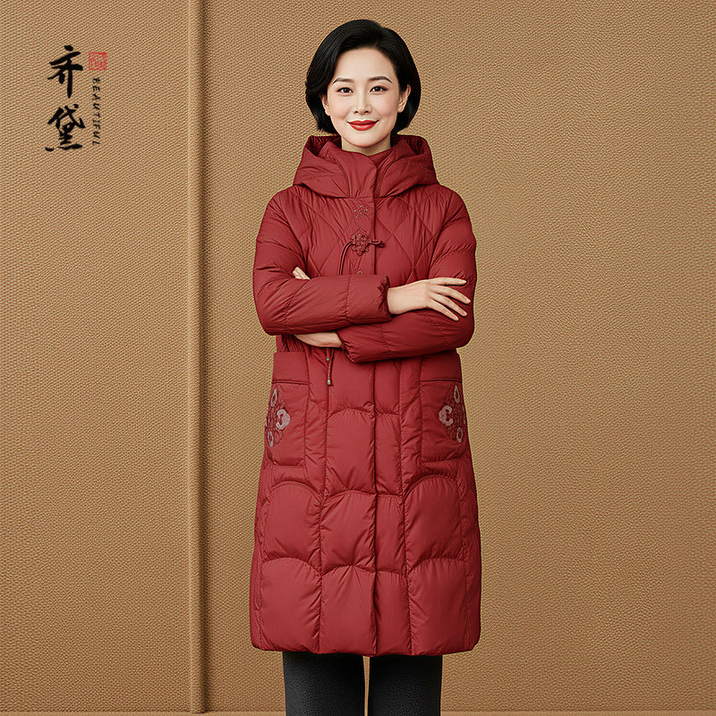 50多岁妈妈冬装羽绒服2025新款洋气中长款连帽加厚红色鹅绒服外套