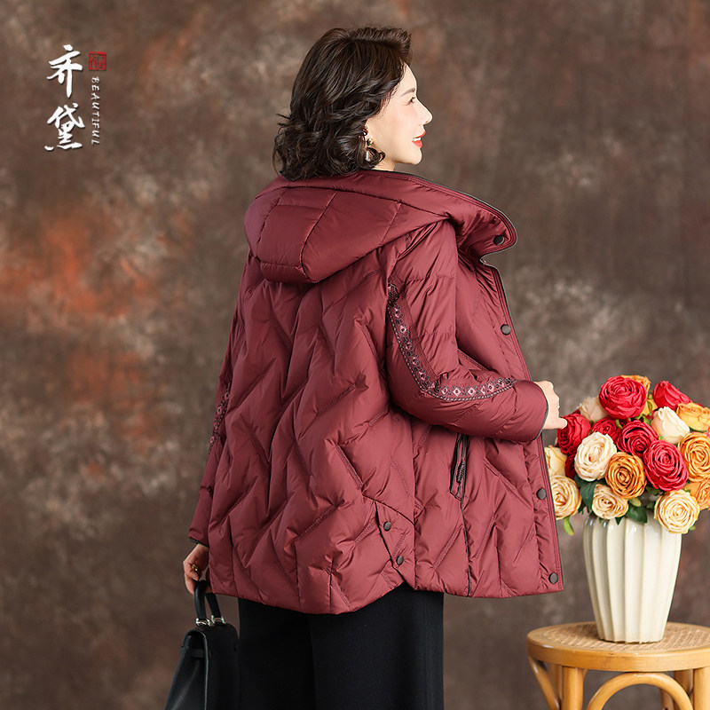 新中式高端品牌鹅绒服女士2025冬新款连帽加厚保暖妈妈羽绒服外套